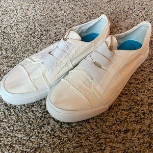 White Blowfish canvas sneakers! Size 9